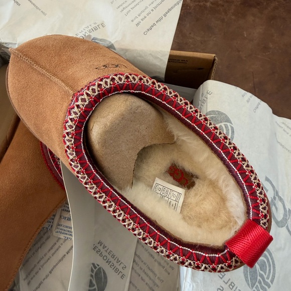 UGG TAZZ chestnut Suede with distinctive Ugg trim - Picture 4 of 7